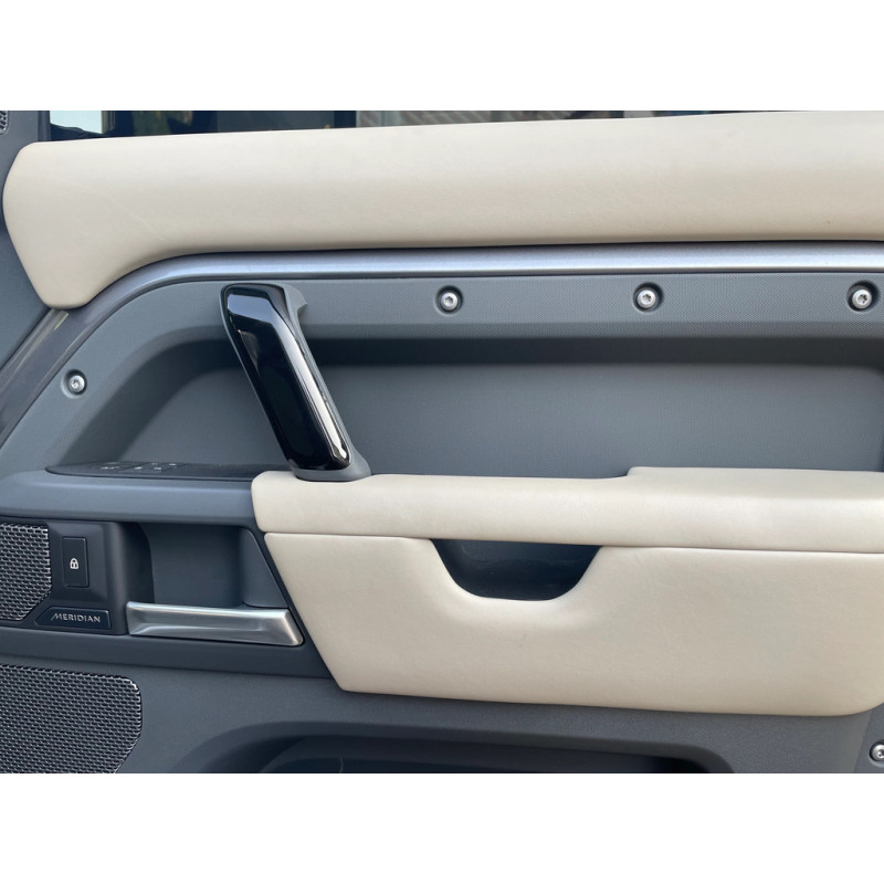 Чорні накладки в салон для Land Rover Defender 2019- рр