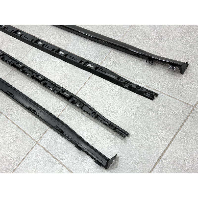 Леза на пороги R-Line для Volkswagen Golf 8 2021-