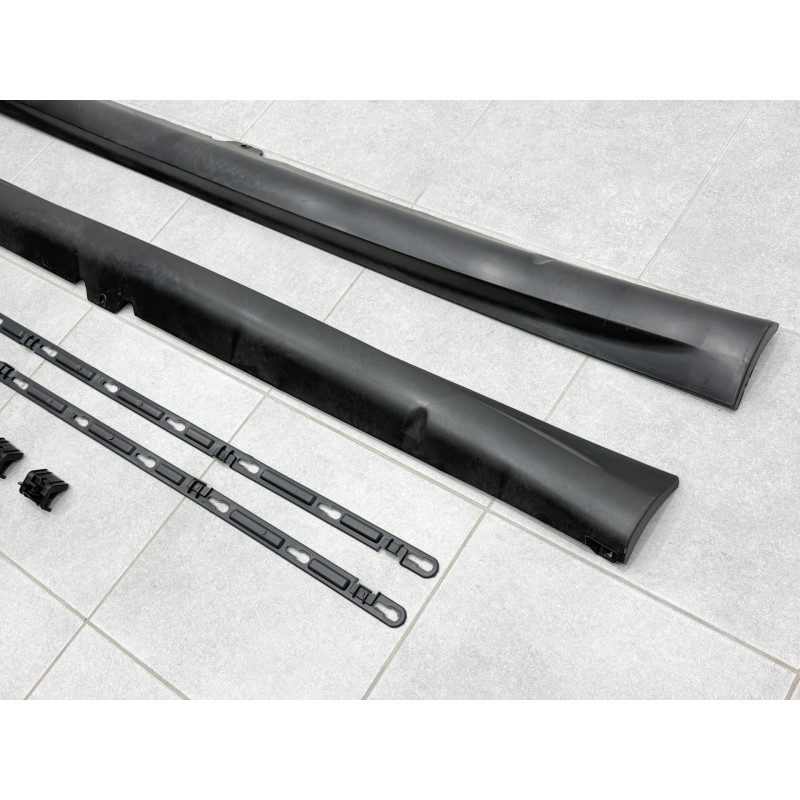 Накладки на пороги R20 для Volkswagen Golf 6 2008-2013