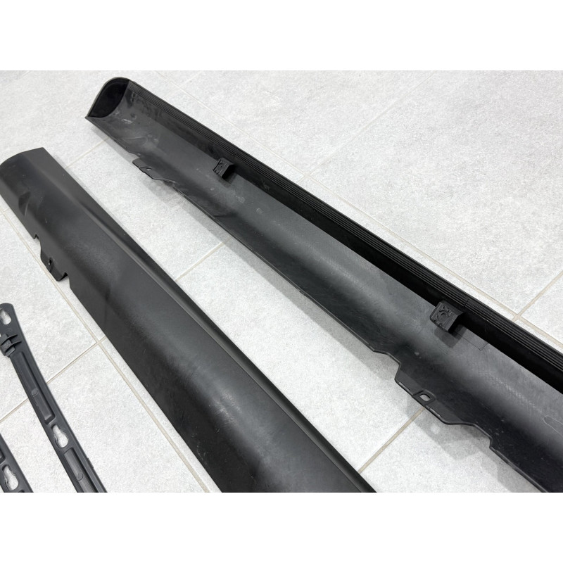 Накладки на пороги R20 для Volkswagen Golf 6 2008-2013
