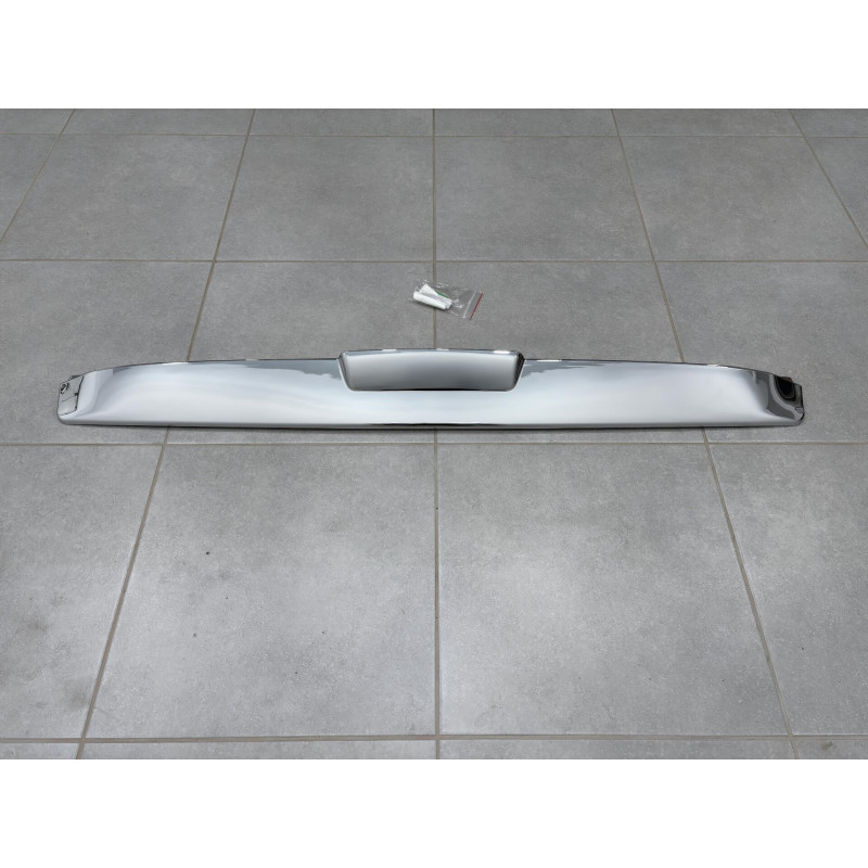 Хром накладка на задні двері FJ Cruiser 2006-2022