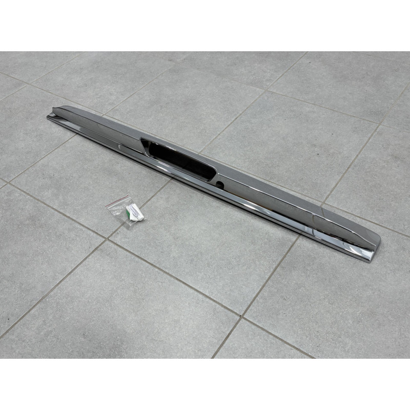 Хром накладка на задні двері FJ Cruiser 2006-2022