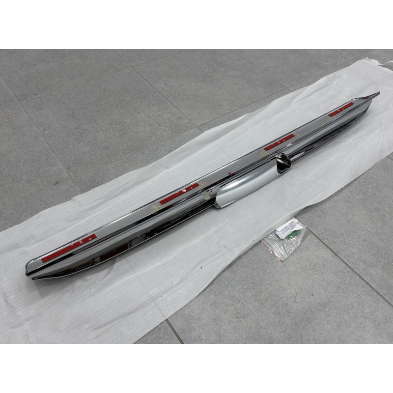 Хром накладка на задні двері FJ Cruiser 2006-2022