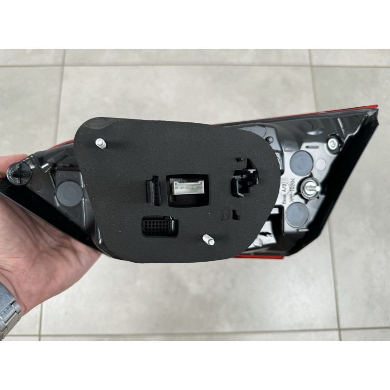 Задній ліхтар лівий внутрішній FULL LED Toyota Camry 70 ЄВРОПА ТА АМЕРИКА 2017-2020 1шт.
