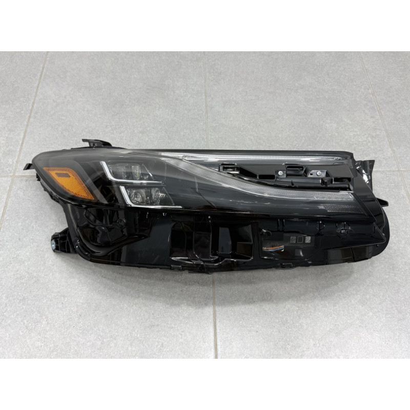 Права фара Toyota Camry 80 XSE USA 2023-