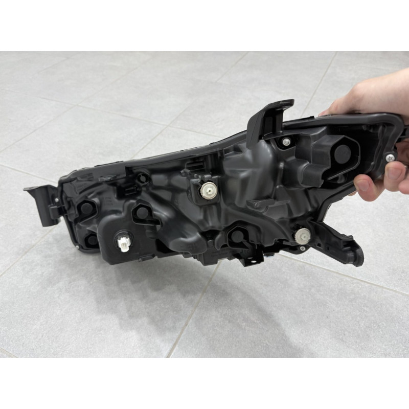 Права фара Toyota Camry 80 XSE USA 2023-