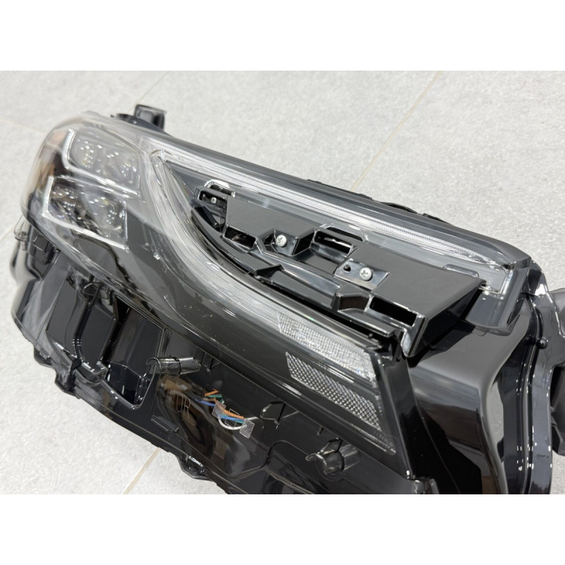 Права фара Toyota Camry 80 XSE USA 2023-