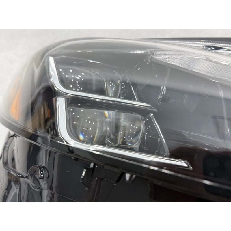 Права фара Toyota Camry 80 XSE USA 2023-