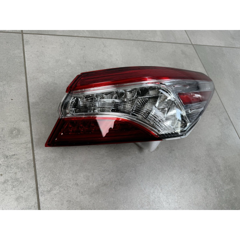 Задній ліхтар зовнішній правий FULL LED Toyota Camry 70 USA XLE XSE 2017-2020 1шт.