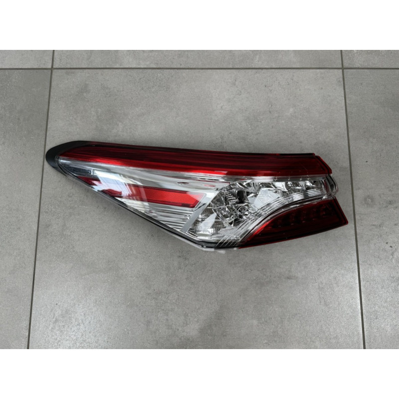 Задній ліхтар зовнішній лівий FULL LED Toyota Camry 70 USA XLE XSE 2017-2020 1шт.