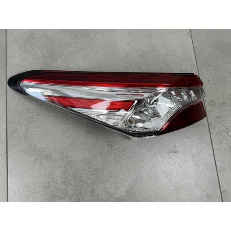 Задній ліхтар зовнішній лівий FULL LED Toyota Camry 70 USA XLE XSE 2017-2020 1шт.