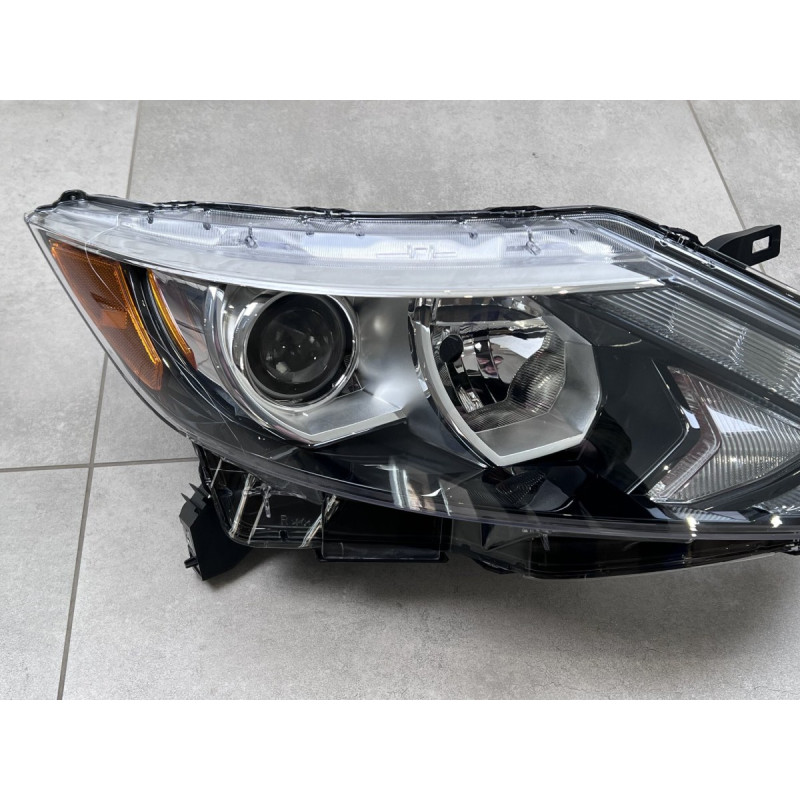Права фара галоген Nissan Rogue Sport 2015-2019