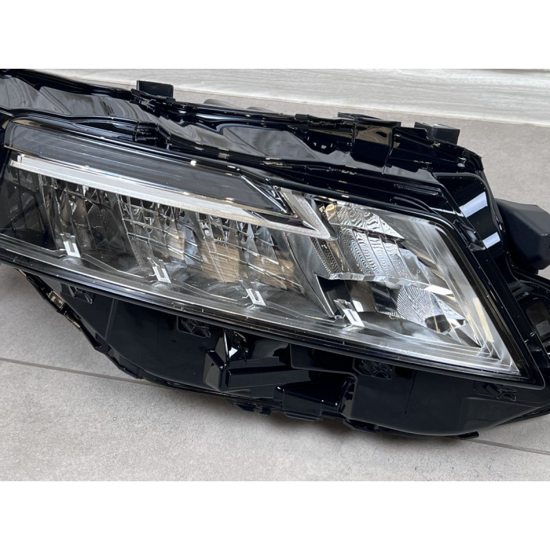 Права фара Nissan Rogue / X-Trail T33 2021+