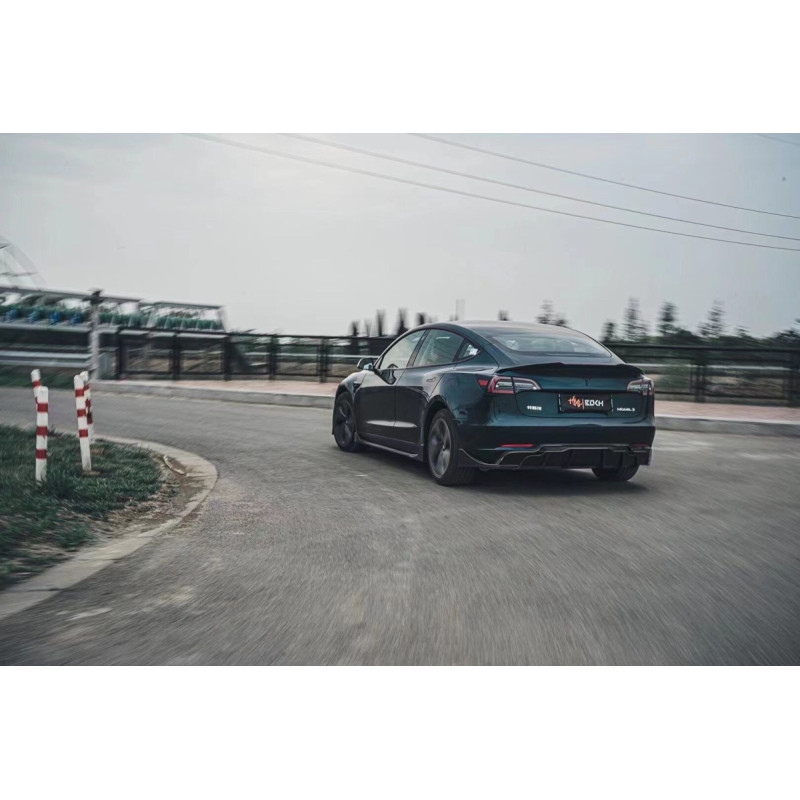 Спойлер лип багажника Tesla model 3 2017- ABS пластик, колір чорний глянець