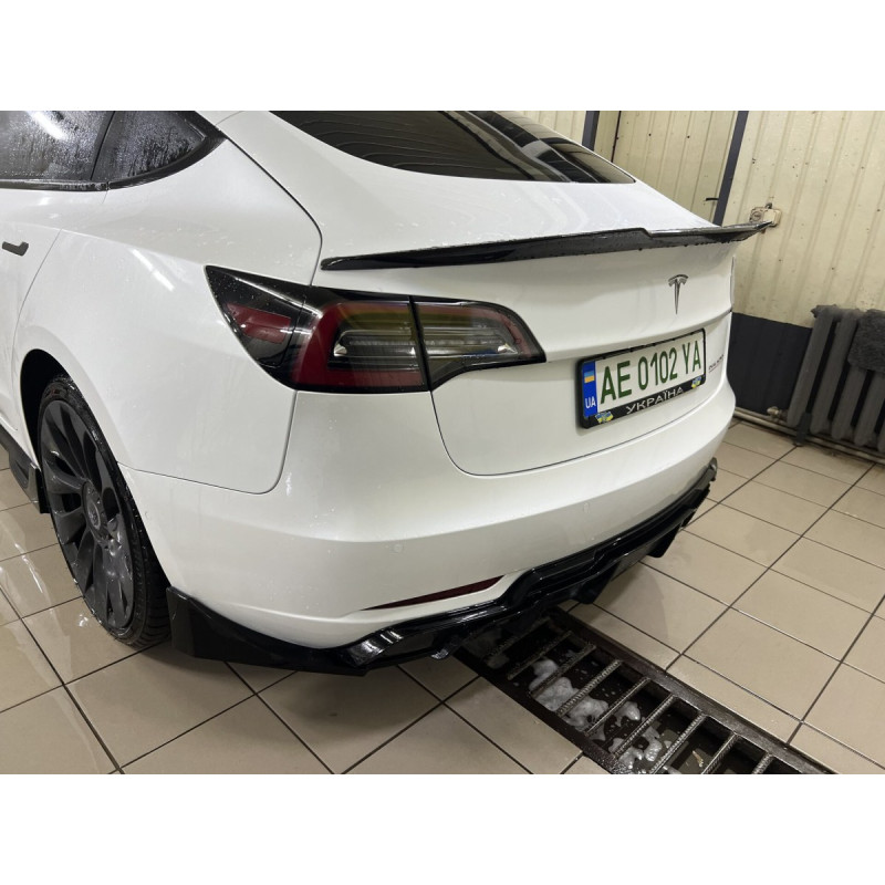 Спойлер лип багажника Tesla model 3 2017- ABS пластик, колір чорний глянець