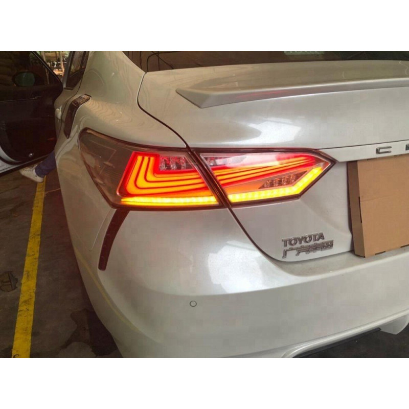 Задні діодні ліхтарі Toyota Camry 70 2018 - димчасті