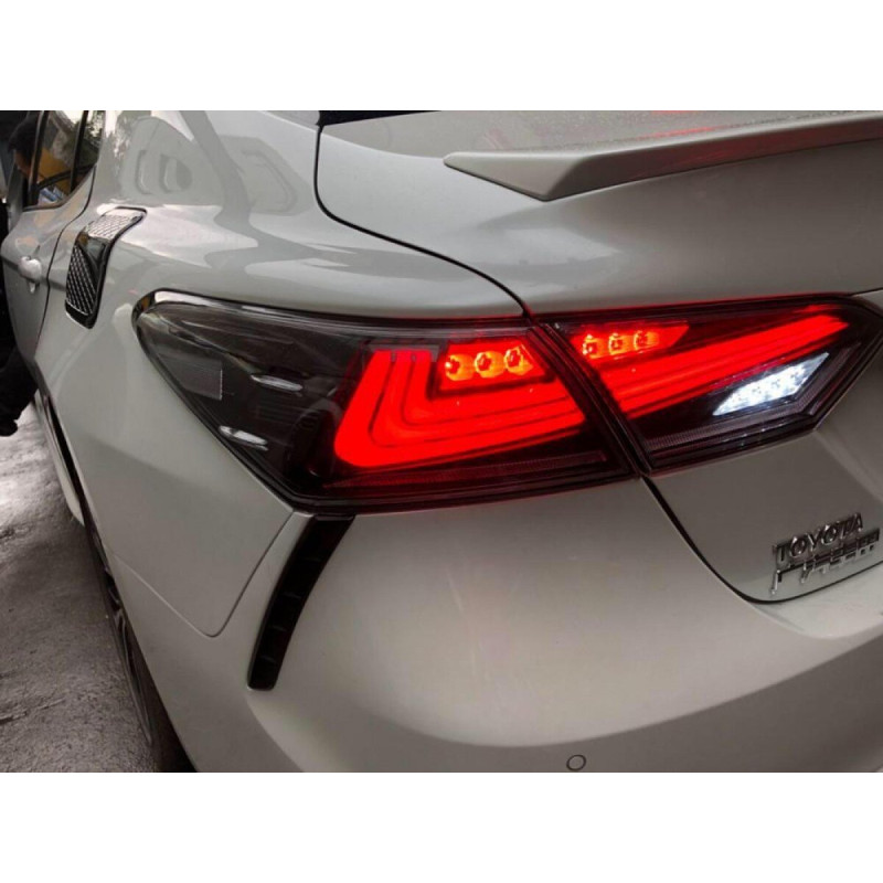 Задні діодні ліхтарі Toyota Camry 70 2018 - димчасті