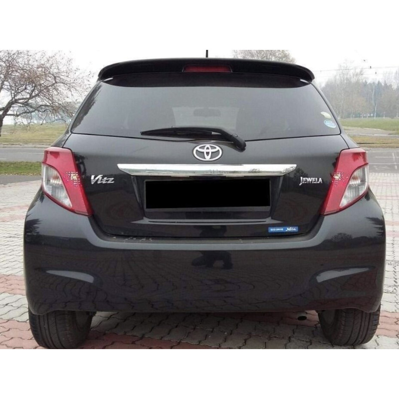 Спойлер козирок на кришку багажника Toyota Yaris 2011-2015 ABS пластик під фарбування