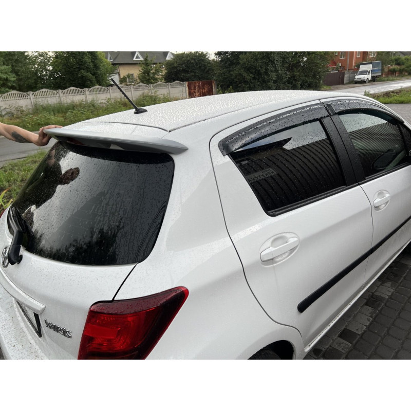 Спойлер козирок на кришку багажника Toyota Yaris 2011-2015 ABS пластик під фарбування