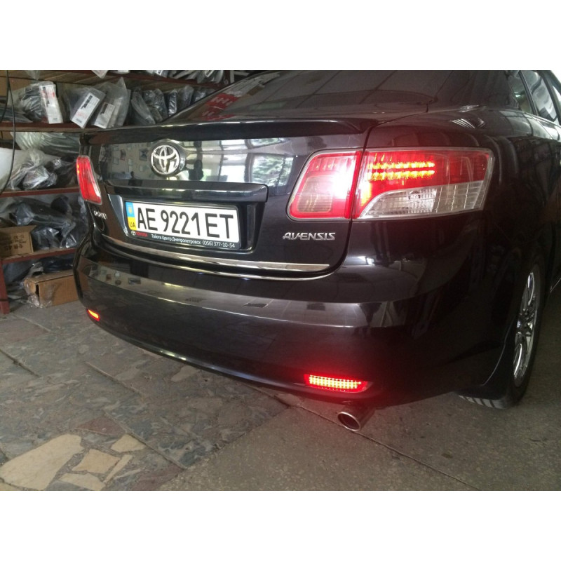 Габаритні вогні Toyota Avensis 2009-2012