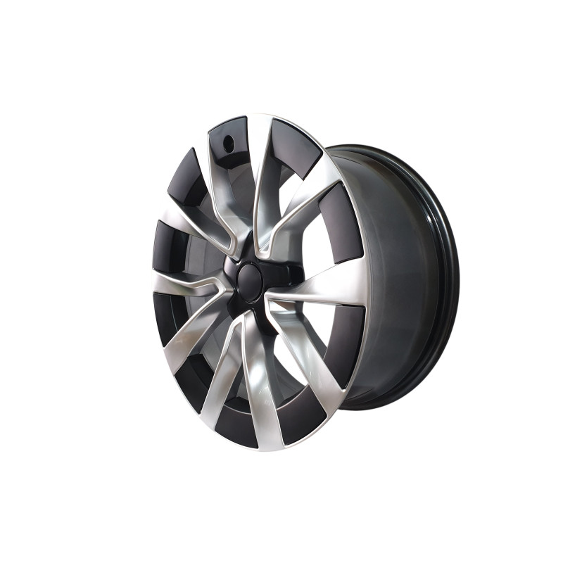 R18 Hyper Silver ( одноширокі 8.5J ET38 ) на Tesla Model 3 2017-2022 року