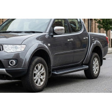 Бокові пороги Allmond Black (2 шт. алюміній) для Mitsubishi L200 2015-2024 рр