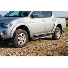 Бокові пороги Maya V1 (2 шт. алюміній) для Mitsubishi L200 2015-2024 рр