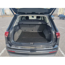 Накладка на задній бампер (Carmos нерж) для Volkswagen Tiguan 2016-2023 рр